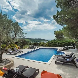 https://villa-mima-banjole.in-istria.net